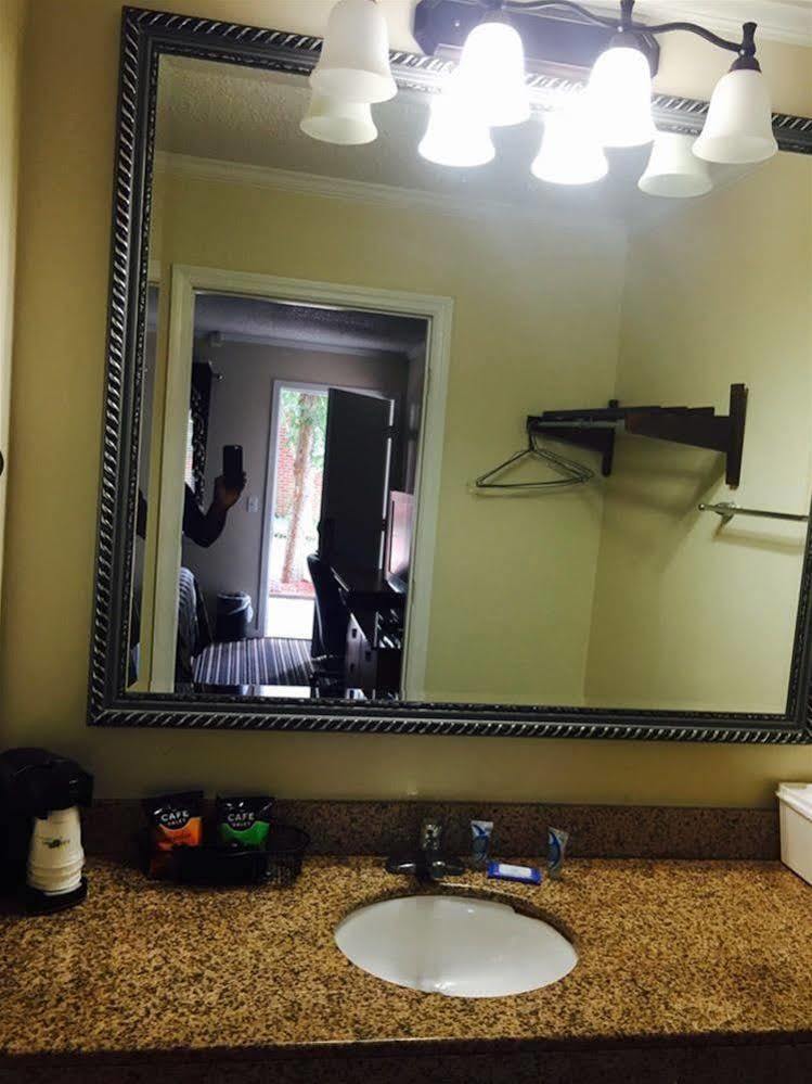 Winton Inn & Suites Barnwell Buitenkant foto