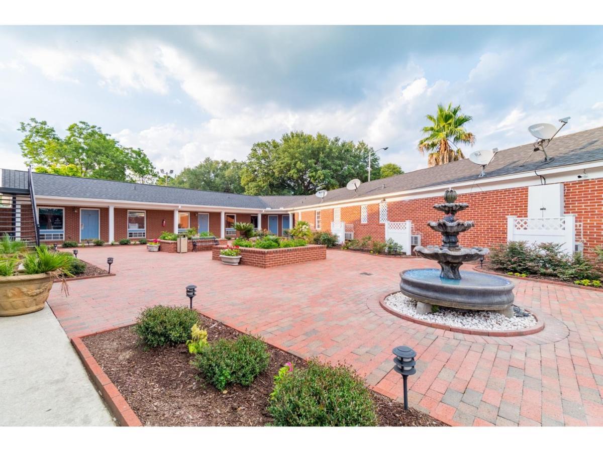 Winton Inn & Suites Barnwell Buitenkant foto
