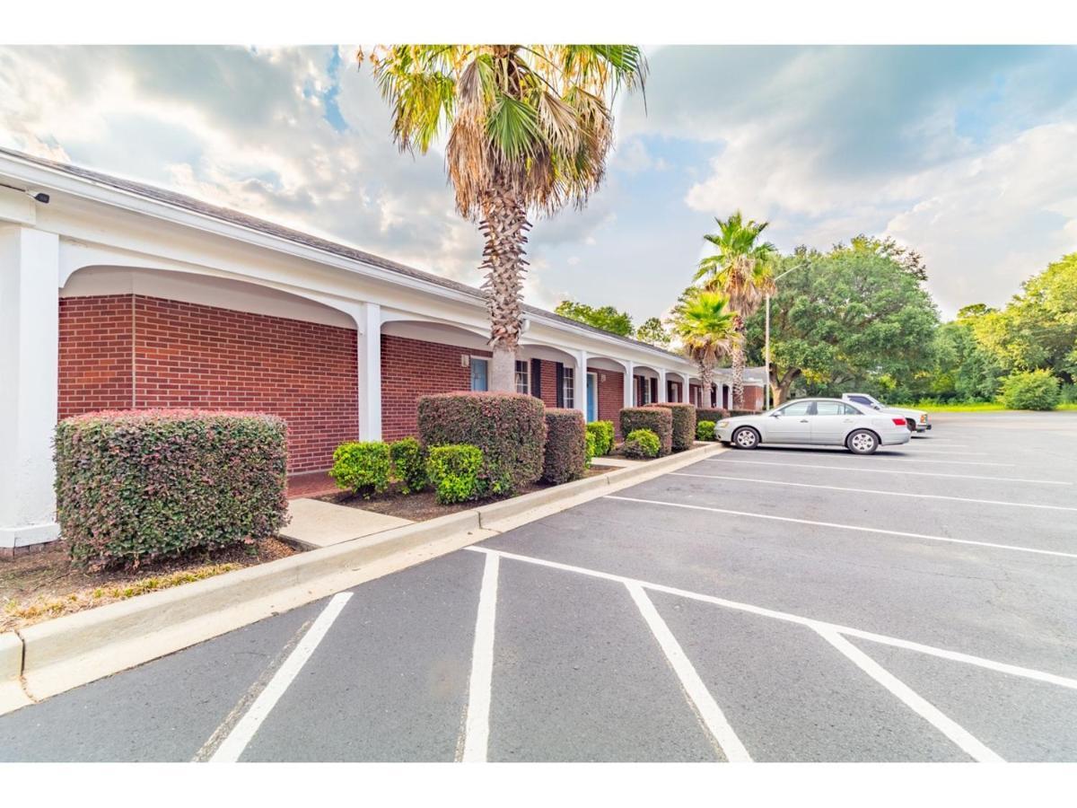 Winton Inn & Suites Barnwell Buitenkant foto