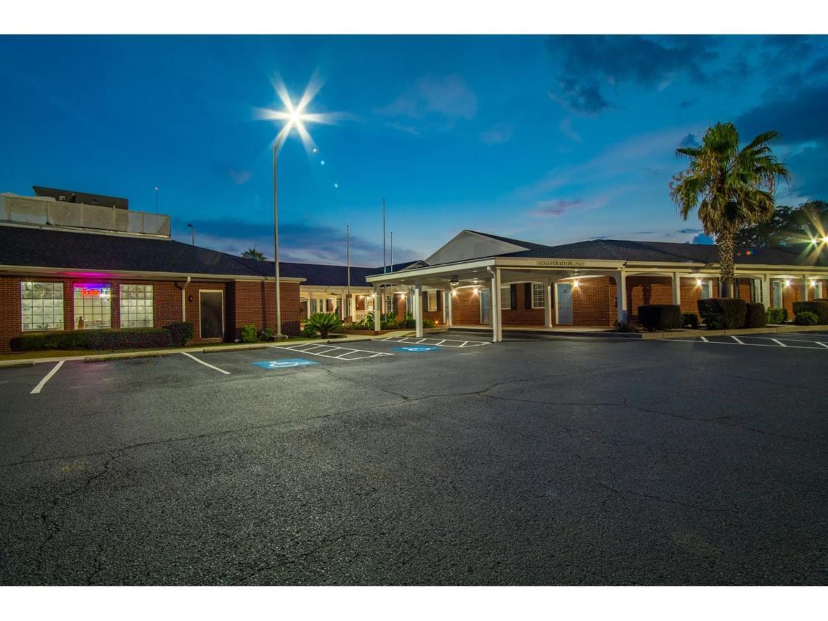 Winton Inn & Suites Barnwell Buitenkant foto