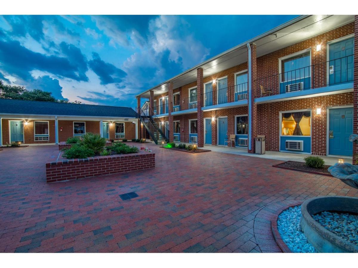 Winton Inn & Suites Barnwell Buitenkant foto