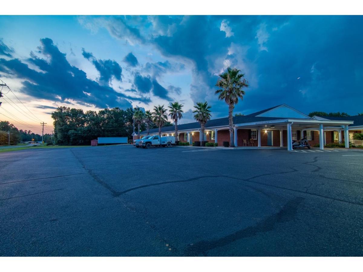 Winton Inn & Suites Barnwell Buitenkant foto