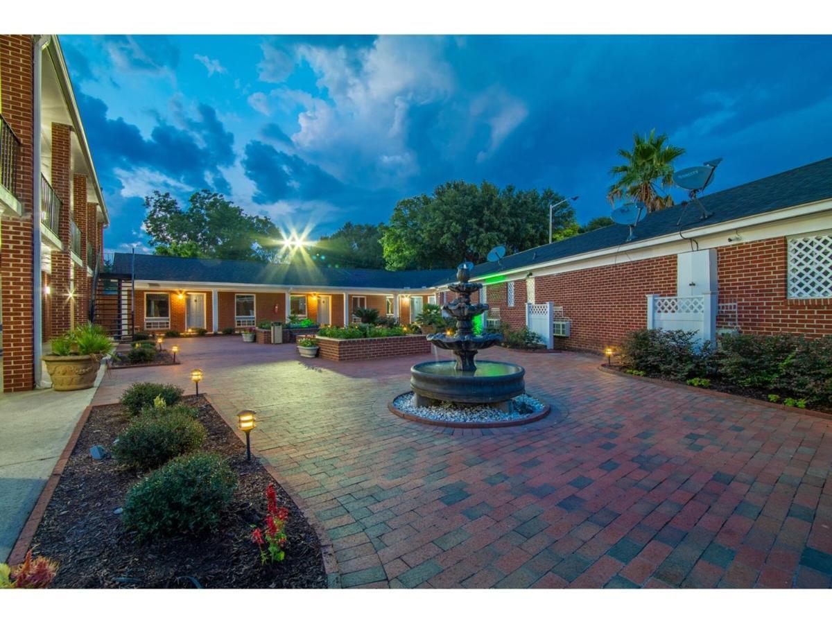 Winton Inn & Suites Barnwell Buitenkant foto